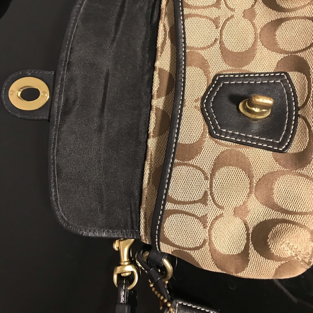 Coach Wristlet - Picture 3 of 4